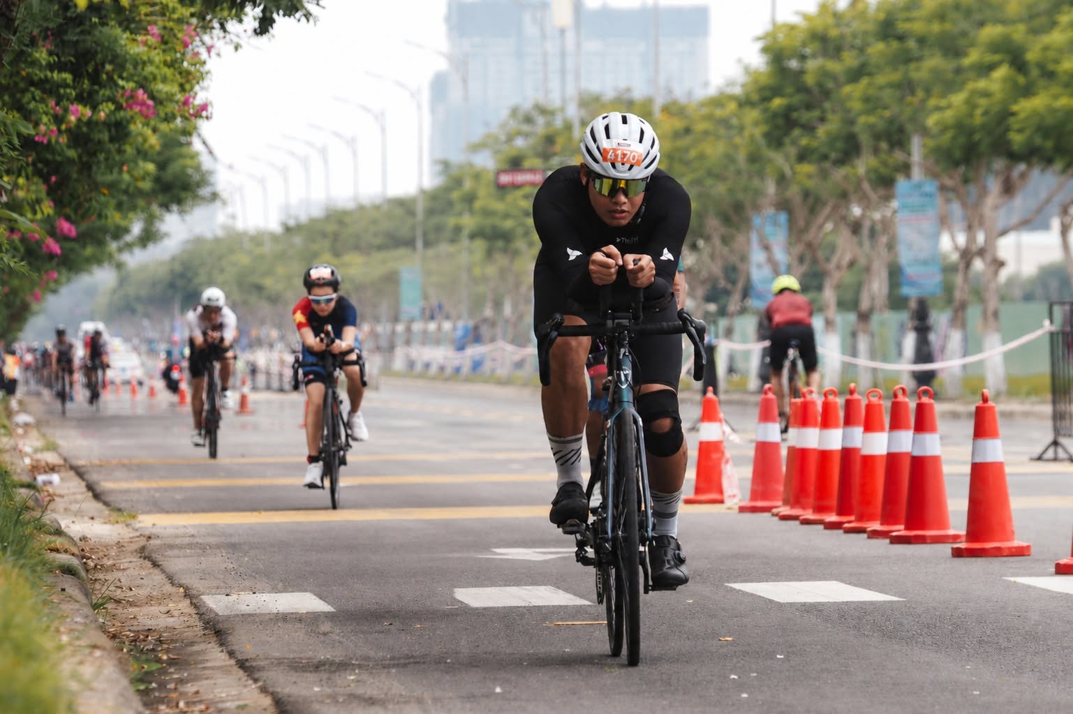 Lâm Bùi đua xe đạp triathlon